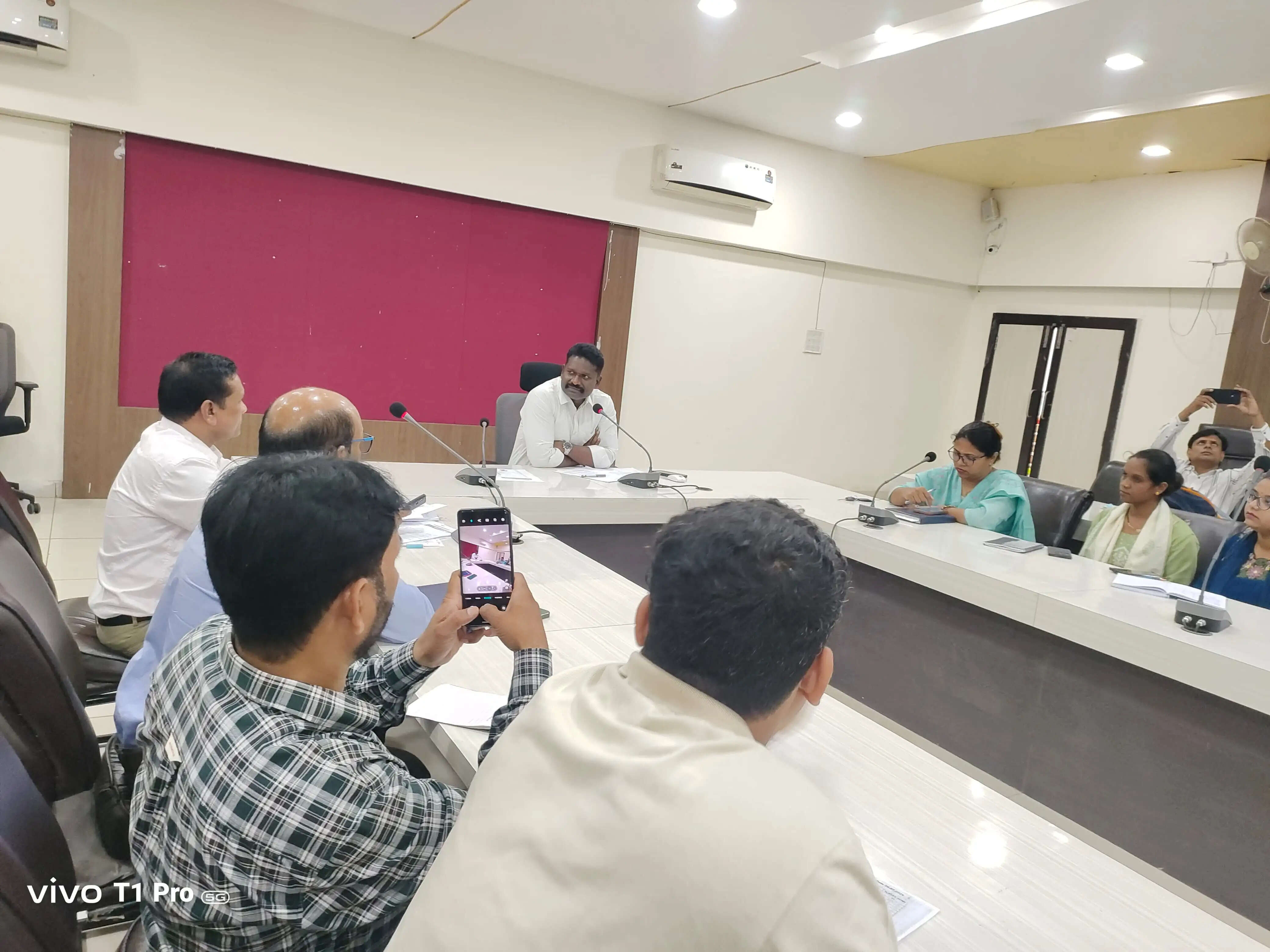 राजगढ़ःदुग्ध समृद्धि अभियान में लापरवाही पर सीईओ सख्त, धीमी प्रगति पर जताई नाराजगी