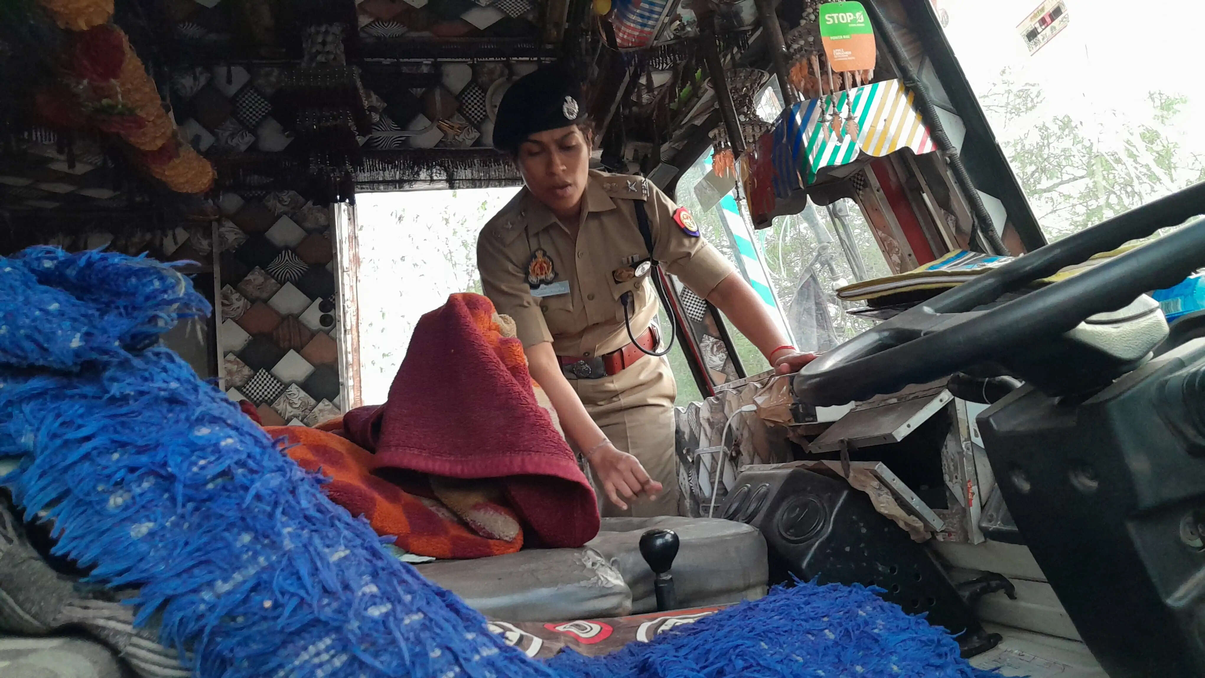 प्रयागराज के ड्राइवर का शव ट्रक के अंदर मिला, पुलिस जांच में जुटी