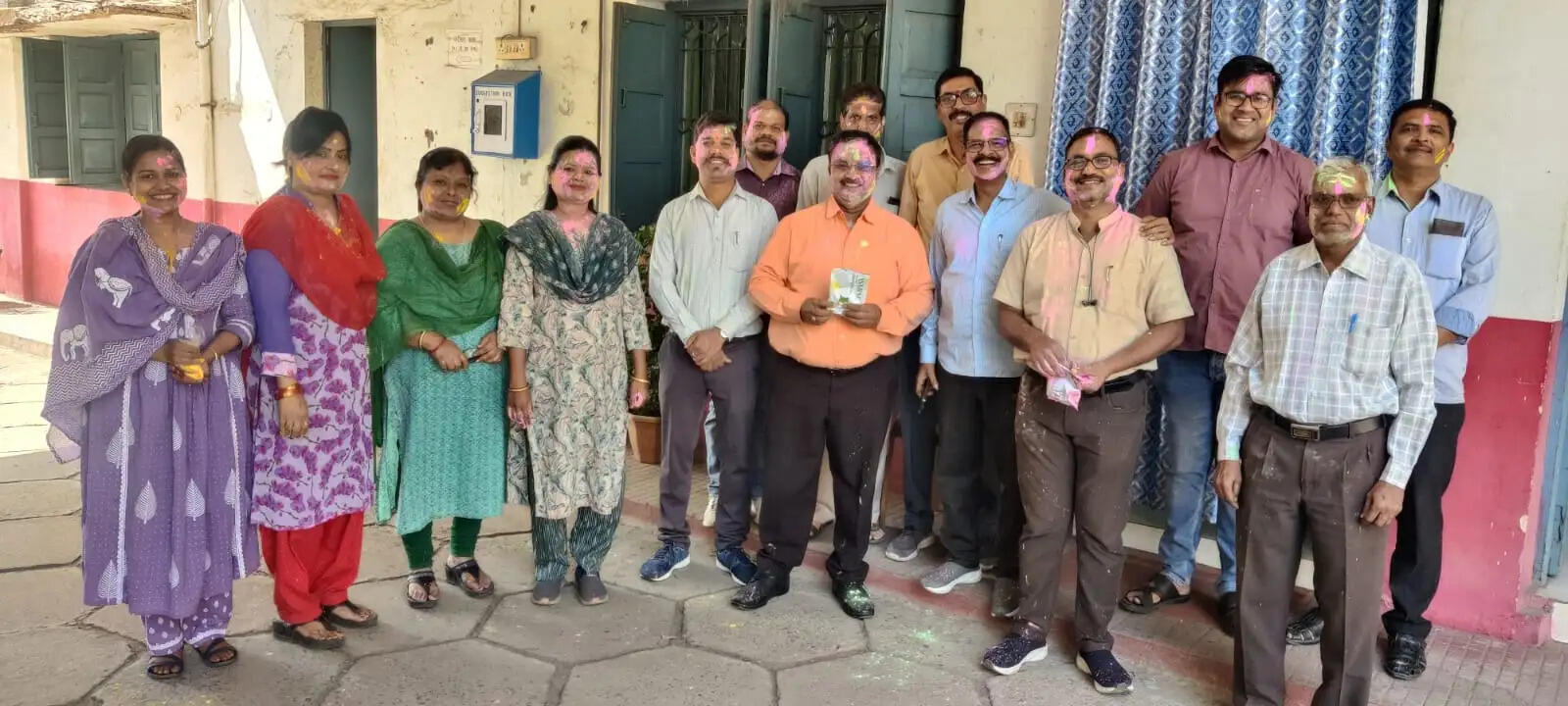 कोरबा : कमला नेहरु कॉलेज में खूब उड़ें रंग-गुलाल, तिलक लगाकर दी होली की शुभकामनाएं