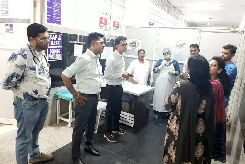 भोपालः रात 12 बजे सिविल अस्पताल पहुंची सीएमएचओ कार्यालय की टीम