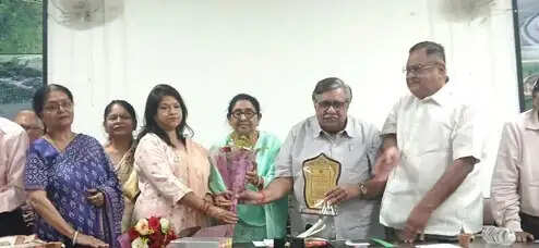 गवर्नमेंट पेंशनर्स एसोसिएशन की बैठक में अध्यक्ष हुए सम्मानित