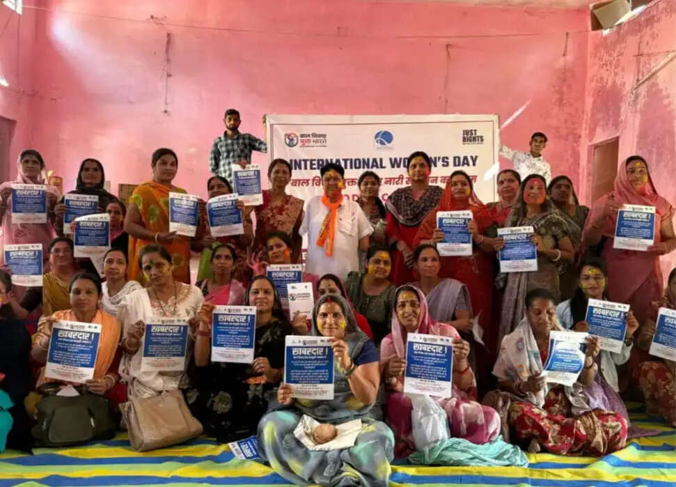 राजगढ़ः बाल विवाह रोकने वाली महिलाओं को किया सम्मानित, कुरुति को खत्म करने की शपथ