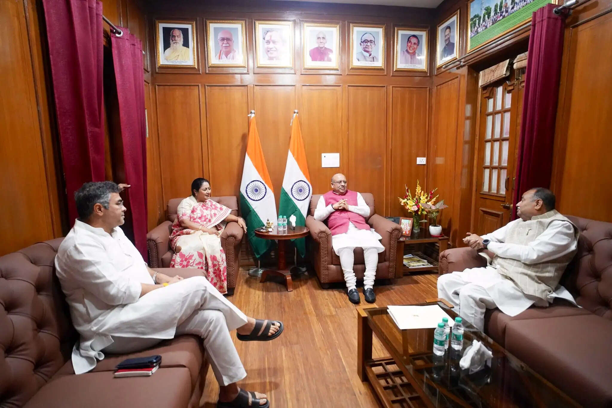 दिल्ली विधानसभा अध्यक्ष से मुख्यमंत्री ने की मुलाकात, बजट सत्र की तैयारियों पर हुआ संवाद