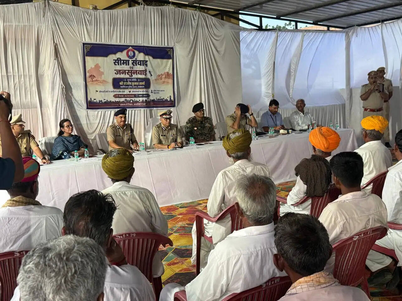 सीमा चौकियों से गांवों तक पहुंचे डीजीपी: जवानों से किया संवाद
