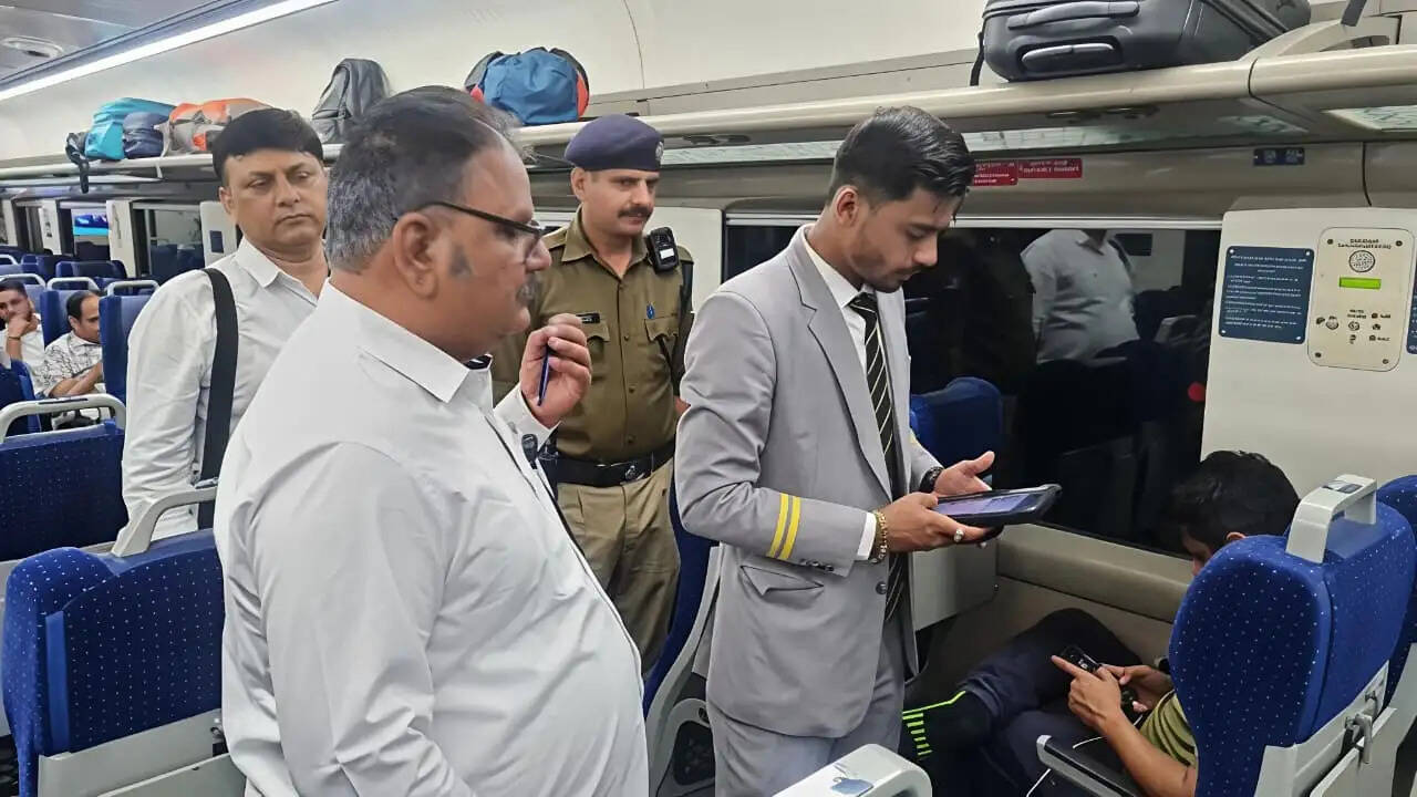 औचक टिकट जांच में 469 मामलों से 1.86 लाख की वसूली