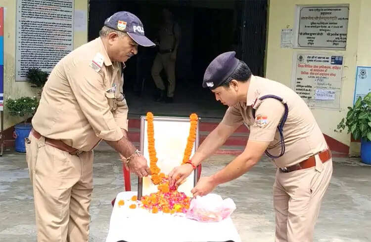 पंडित गोविंद बल्लभ पंत की जयंती पर पुलिस ने किया नमन