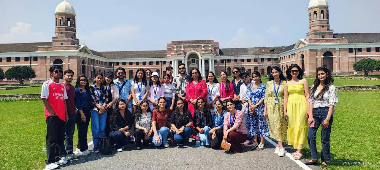 एसपीयू के छात्रों ने किया देहरादून और पतंजलि हरिद्वार का भ्रमण