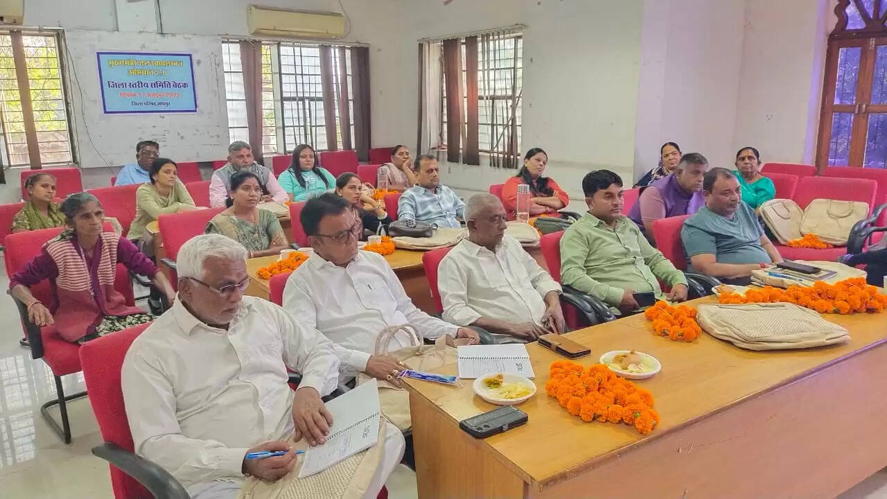 गुजरात एक्सपोजर विजिट दल का जिला परिषद में हुआ स्वागत