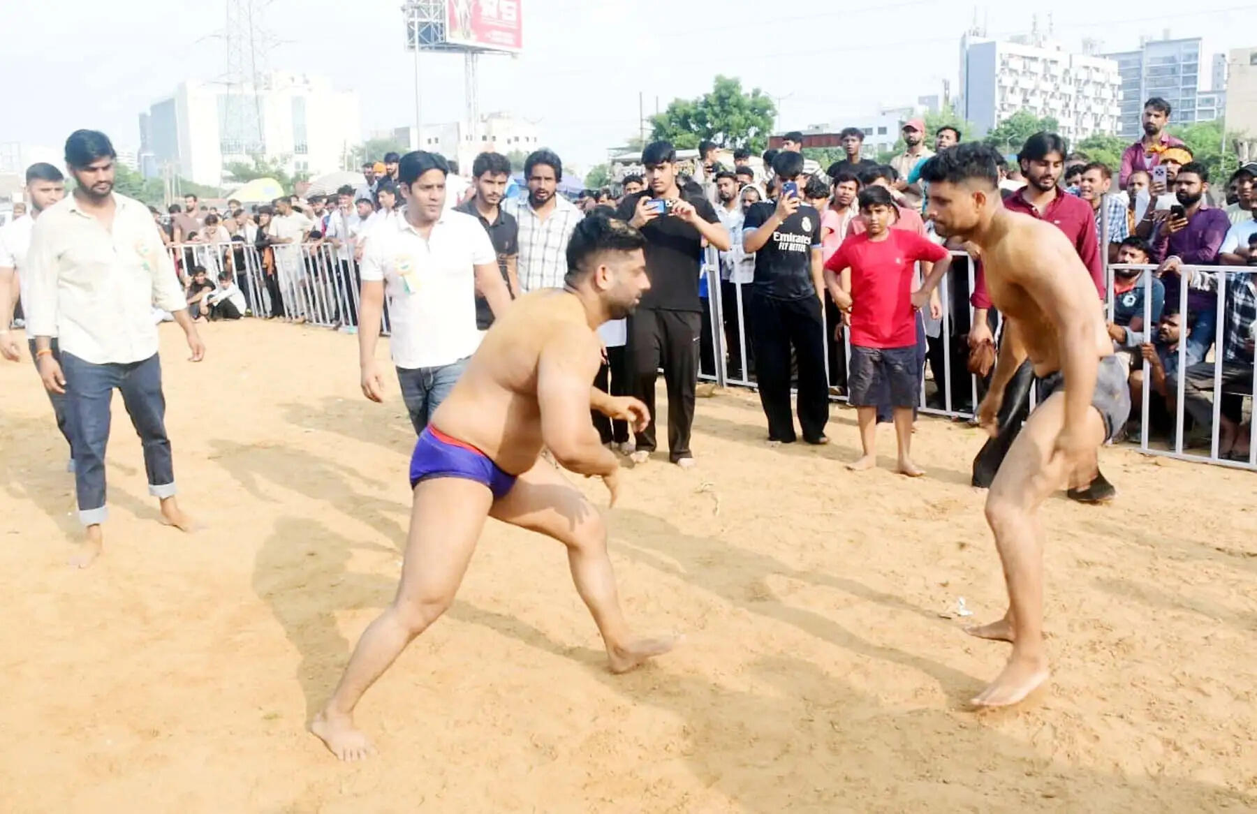 गुरुग्राम: उल्लावास में हुए दंगल में लाखों रुपये इनाम पाने को भिड़े 250 पहलवान