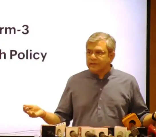 रेल मंत्री वैष्णव ने रेल टेक पॉलिसी और एआई आधारित ई-आरसीटी की शुरुआत की