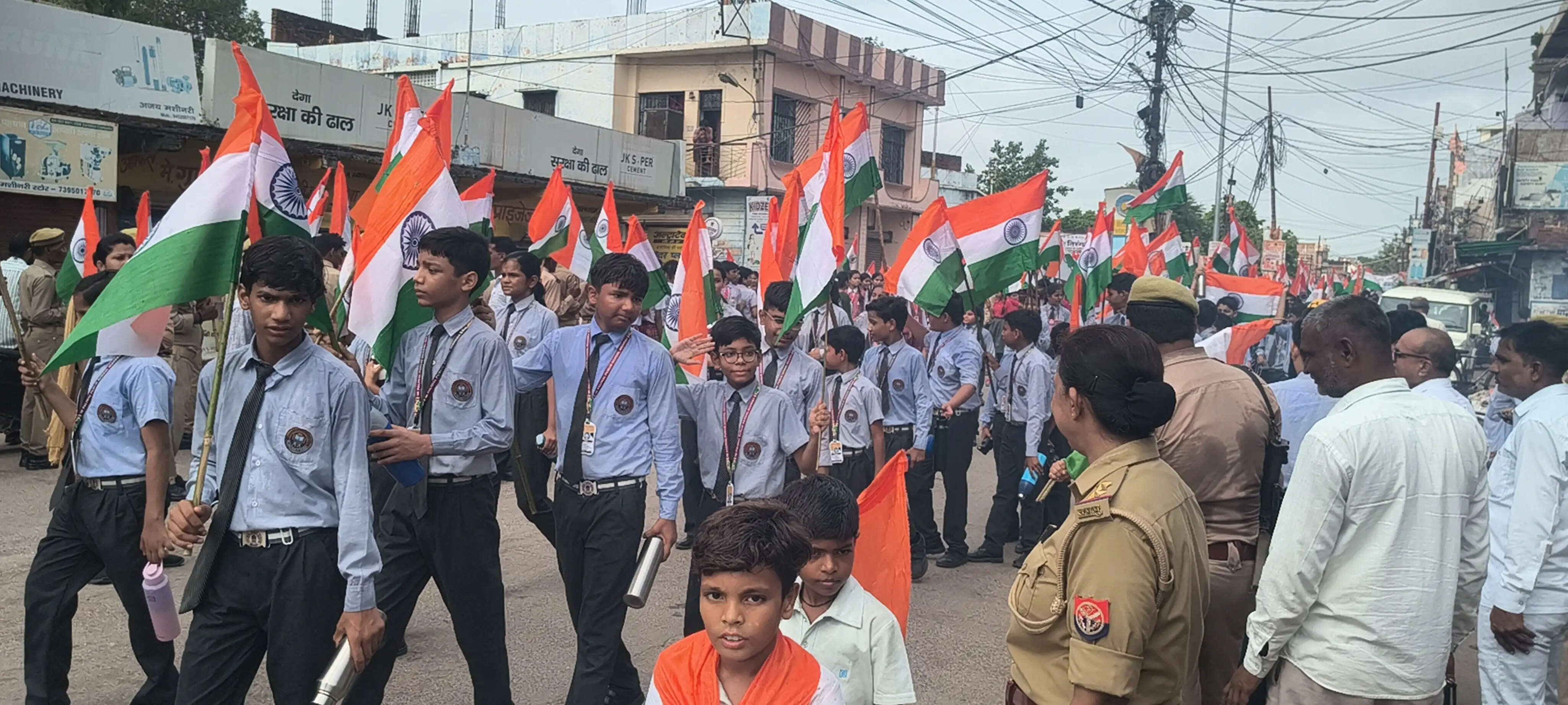 तिरंगा यात्रा के दौरान वंदे मातरम् के उदघोष से गूंज उठी वीरभूमि महाेबा