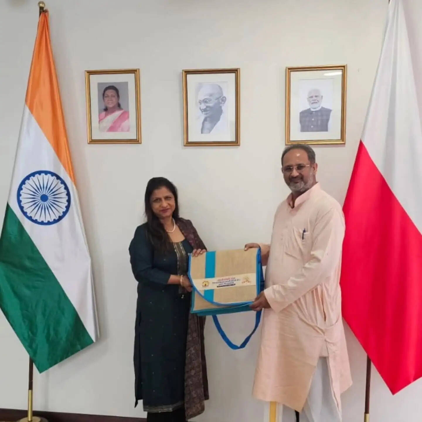 डॉ. पंड्या के पोलैंड दौरे से भारतीय समुदाय में जागी नई चेतना