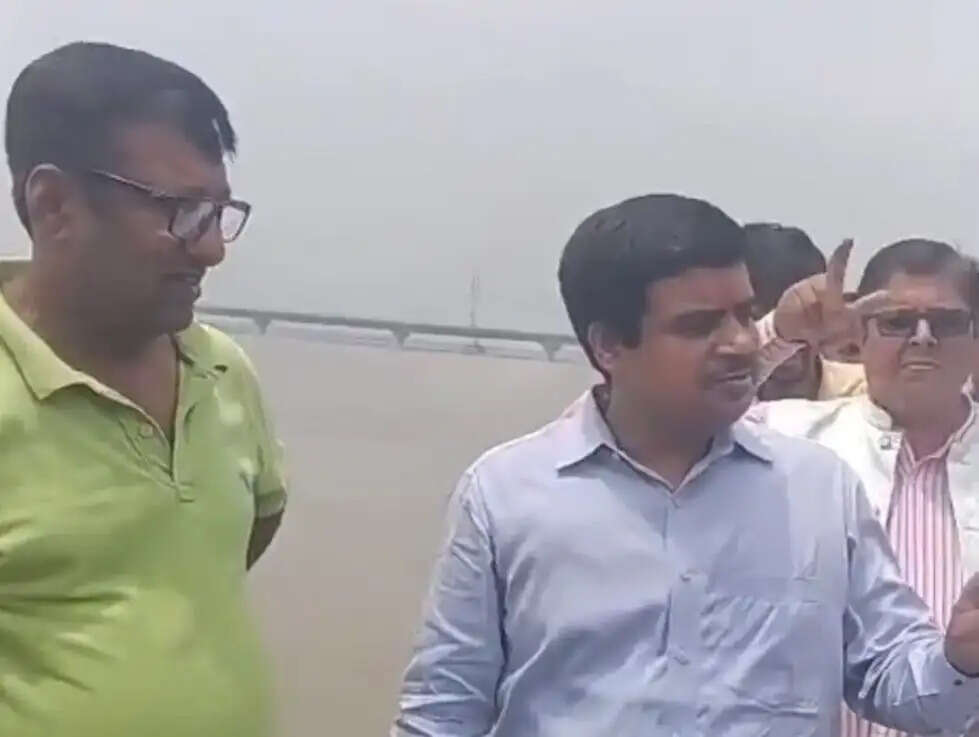 कोसी नदी के बढ़ते कटाव से मरिचा गांव पर खतरा, प्रशासन अलर्ट मोड में