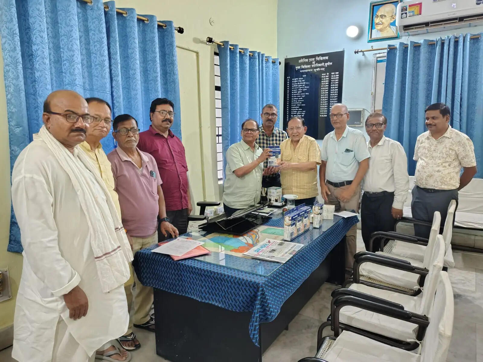 भारतीय रेडक्रॉस सोसायटी ने सिविल सर्जन को प्रदान किया आक्सीमीटर