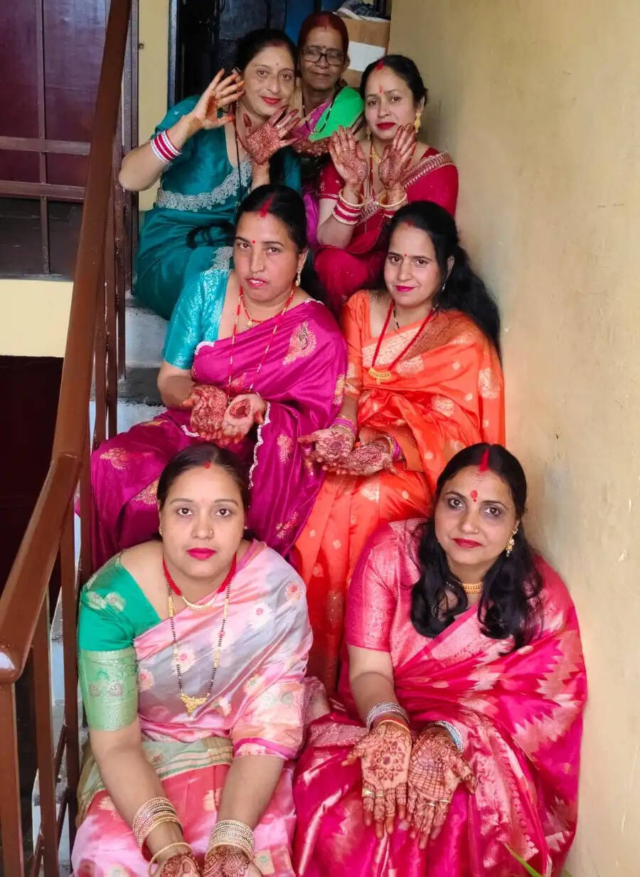 करवा चौथ को लेकर महिलाओं में दिखा उत्साह