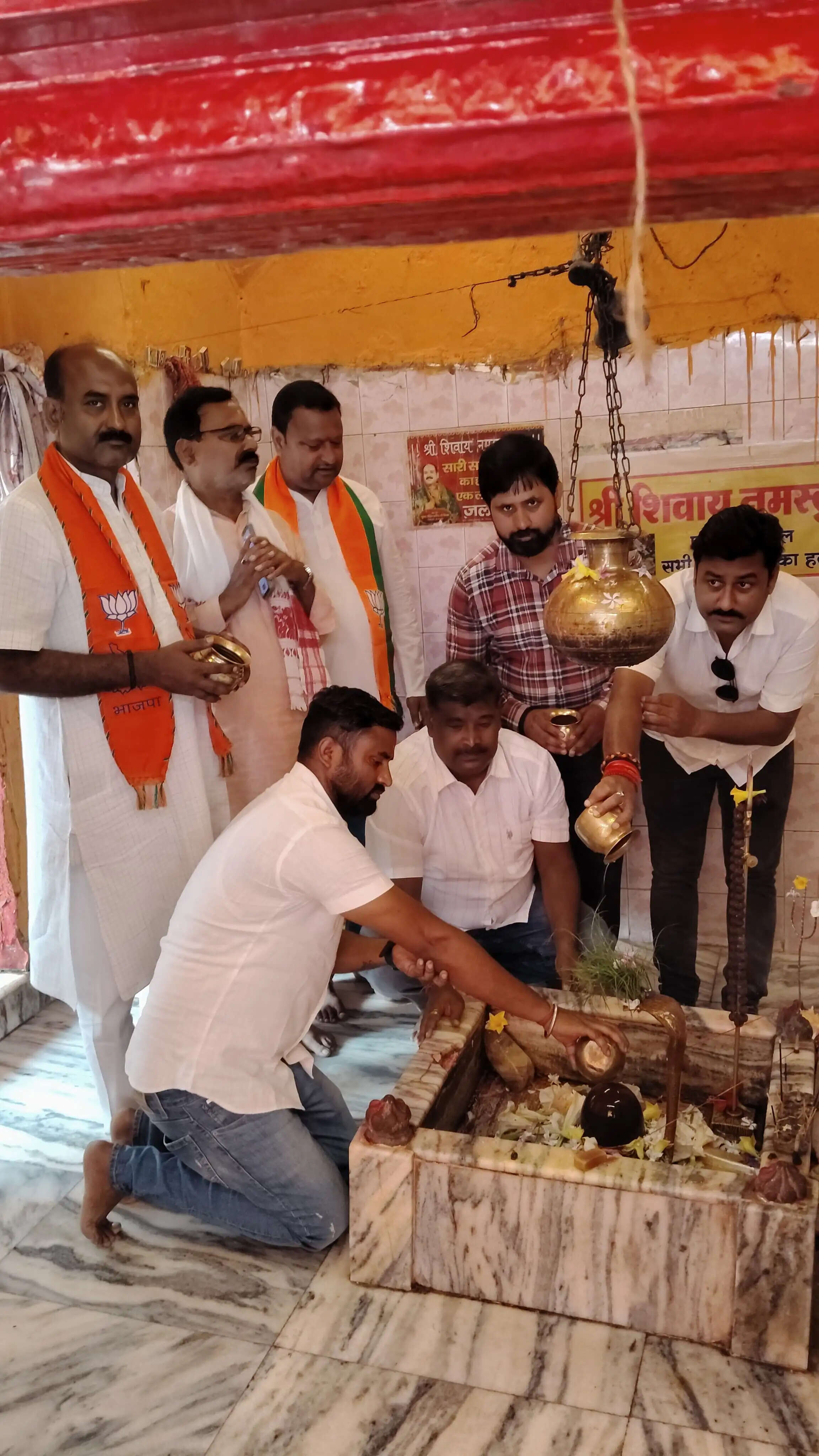 प्रधानमंत्री नरेन्द्र मोदी के स्वर्णिम 12 साल पर विशेष पूजा अर्चना और हवन