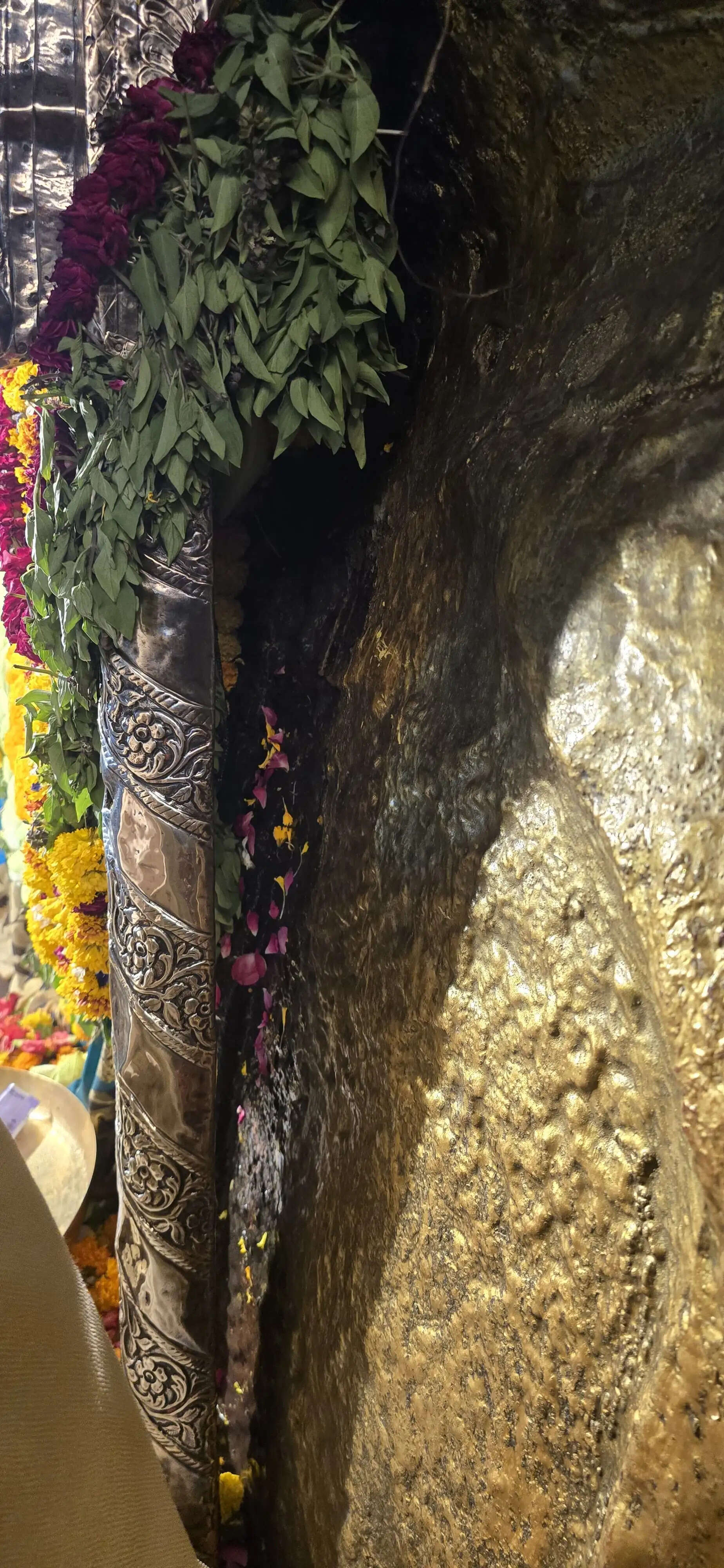 अष्टभुजा मंदिर में रहस्यमयी पानी का रिसाव, श्रद्धालुओं में चर्चा तेज