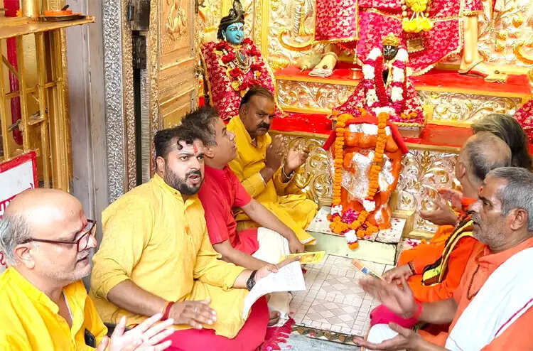 भाजपा अध्यक्ष के रोड शो में हनुमान वेशभूषा में नृत्य पर बवाल, गुस्से में अखाड़े