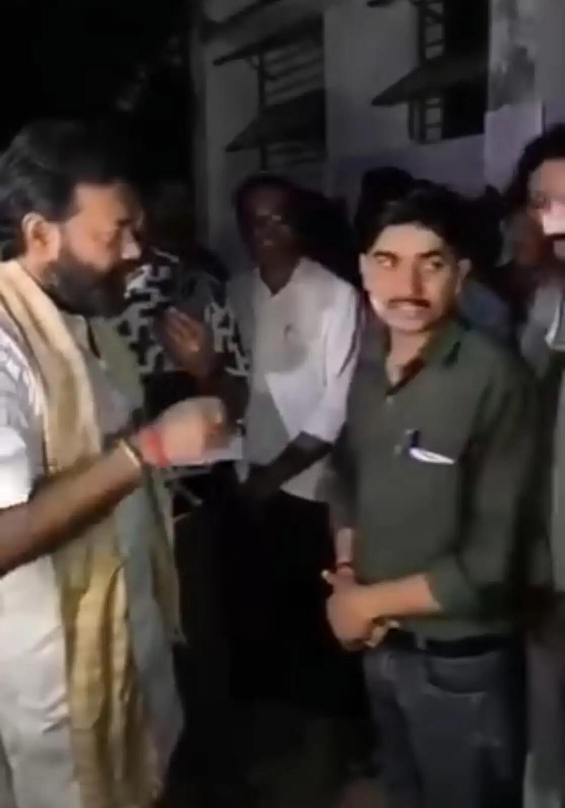 (संशाेधित) महोबा : भाजपा विधायक ने पकड़ी सरकारी बीज की चोरी, गोदाम प्रभारी समेत दो पर मुकदमा