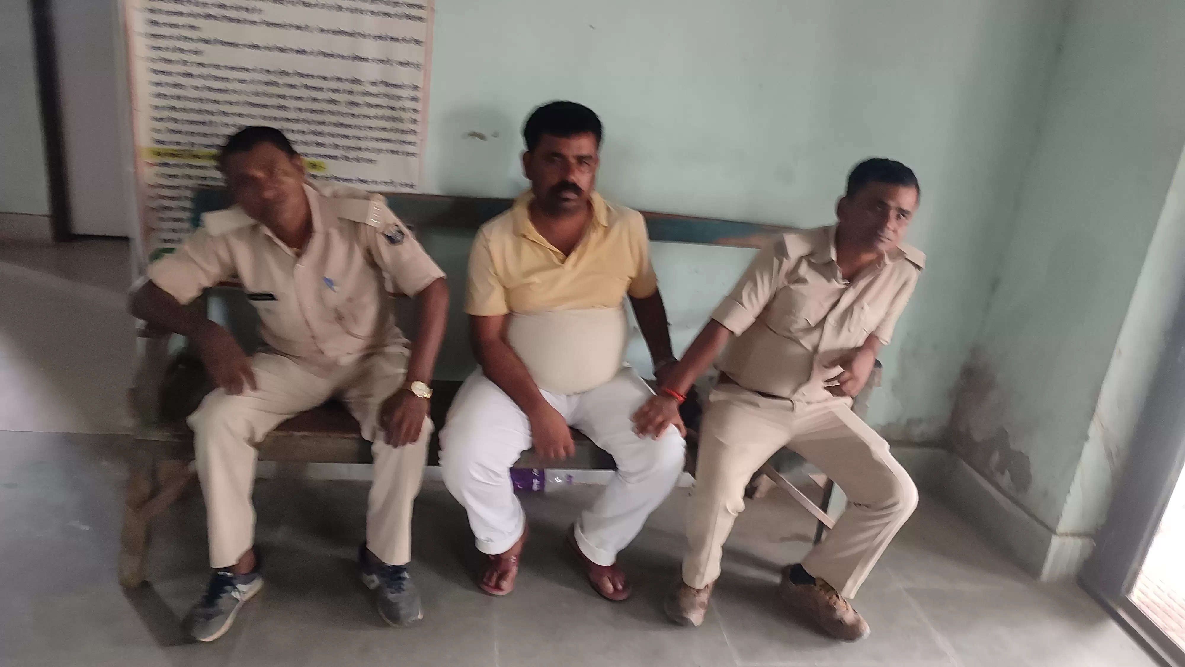 एसटीएफ व सोनवर्षा पुलिस ने पचास हजार का इनामी अपराधी को गिरफ्तार कर भेजा जेल