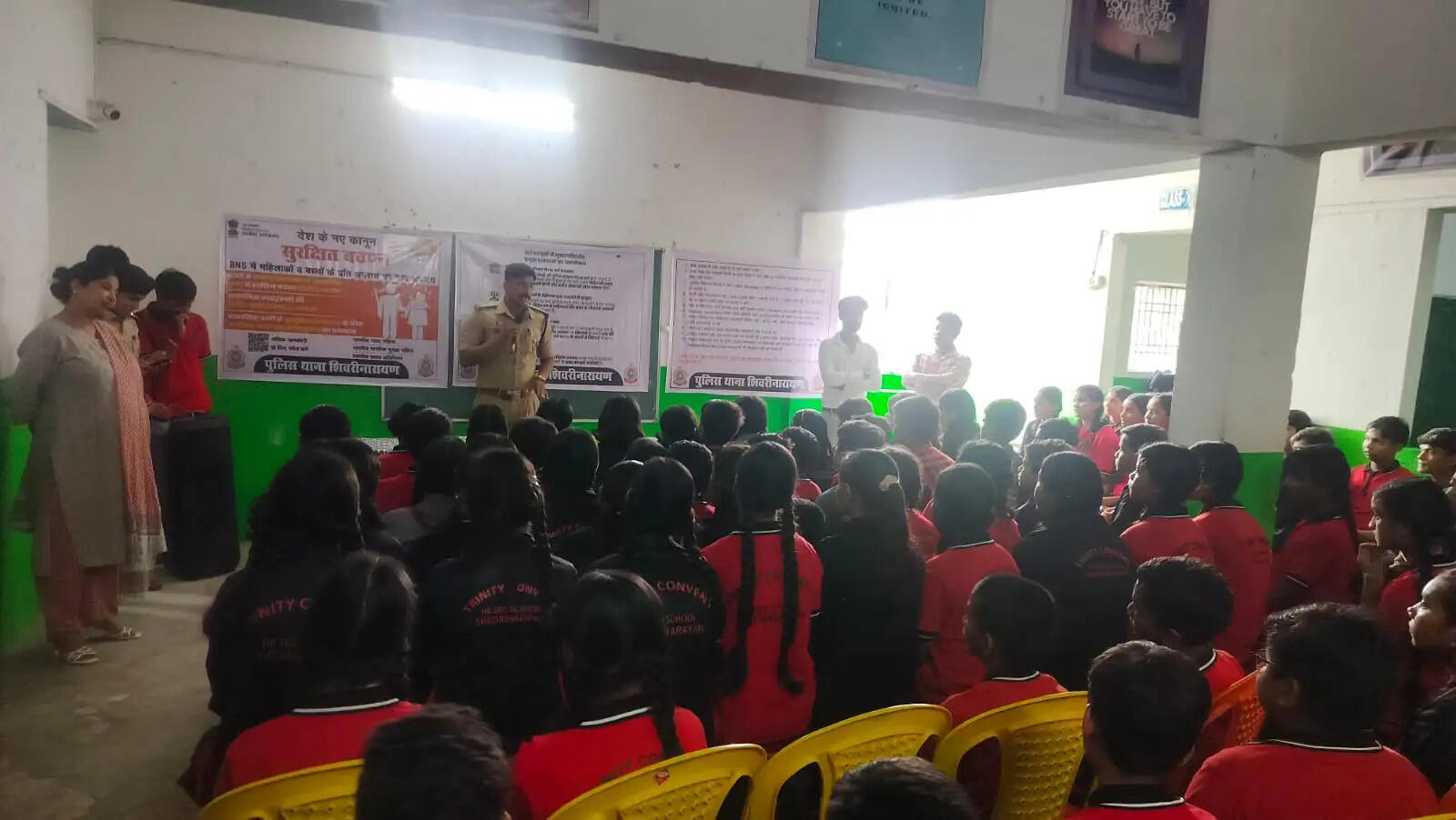 साइबर क्राइम, नए आपराधिक कानून और सड़क सुरक्षा पर पुलिस ने किया जागरूक, छात्रों को बताए डिजिटल सुरक्षा के उपाय