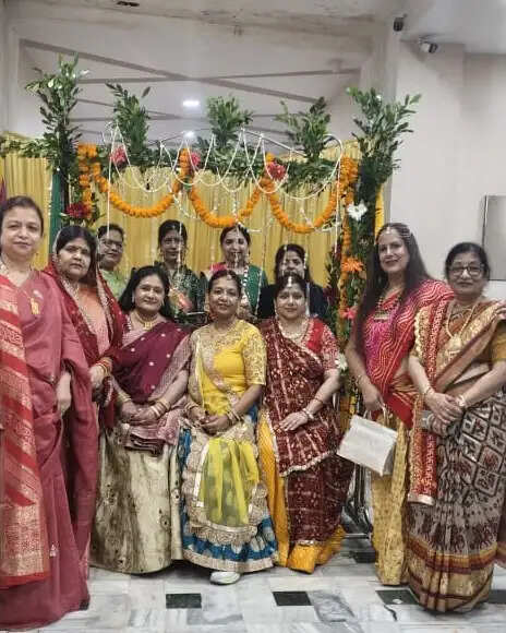 सावन महोत्सव मेले में नेत्रदान जागरूकता अभियान चला, झूलोत्सव में झूमीं महिलाएं