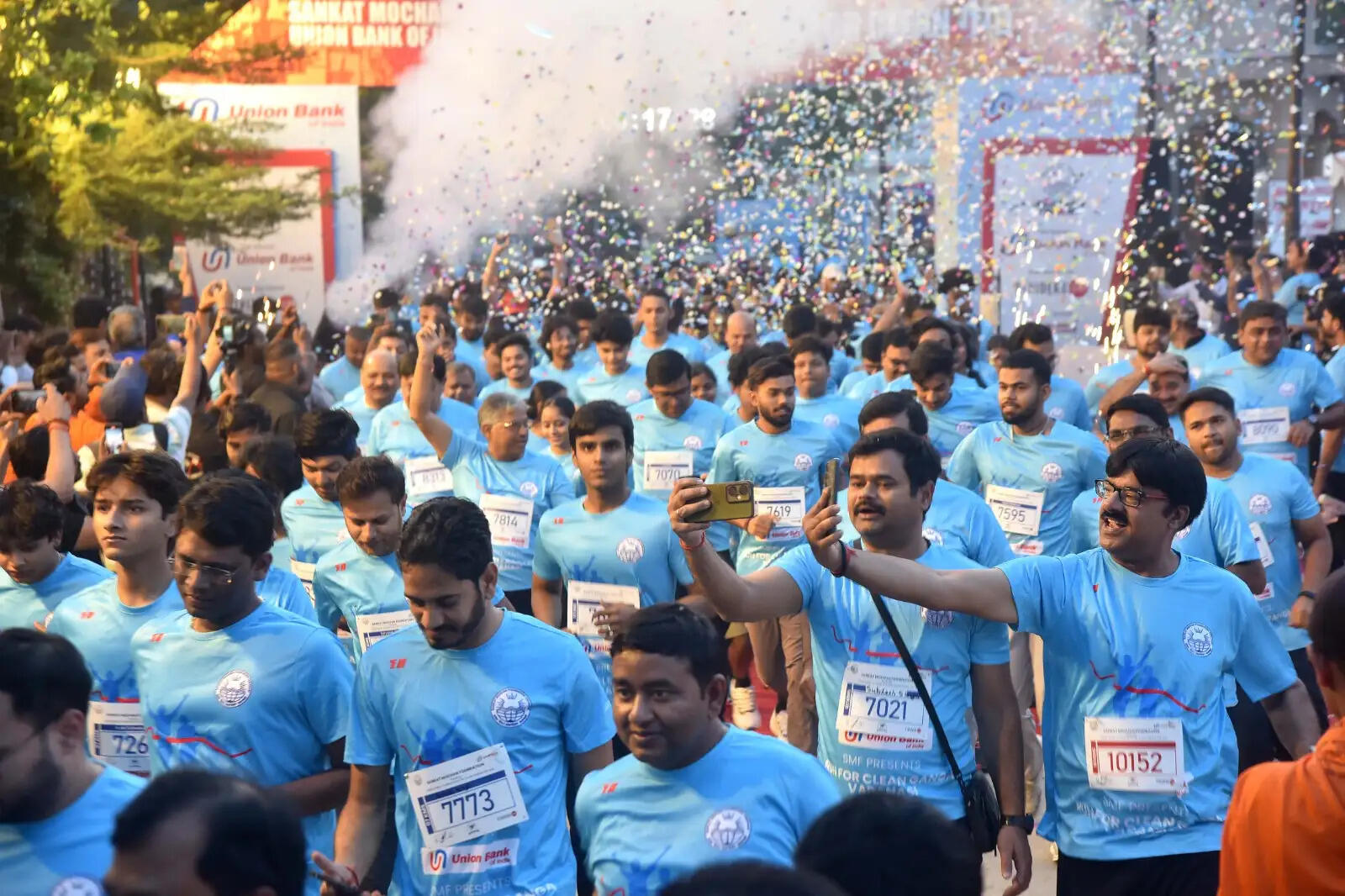 विश्व जल दिवस : वाराणसी में रन फॉर क्लीन गंगा मैराथन में हजारों युवाओं ने दौड़ लगाई