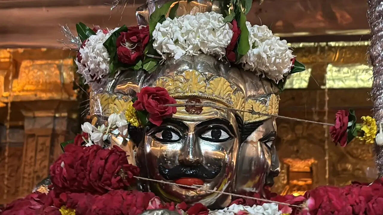 श्री काशी विश्वनाथ का झूलनोत्सव श्रृंगार देख शिवभक्त निहाल, दरबार में उमड़ा आस्था का सैलाब