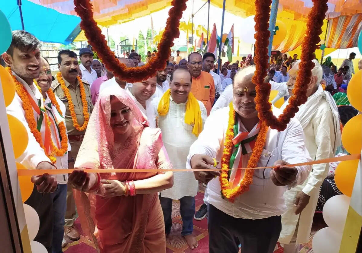 मीरजापुरः गांव में खुली डिजिटल लाइब्रेरी, अब मिलेगी शहर जैसी पढ़ाई की सुविधा