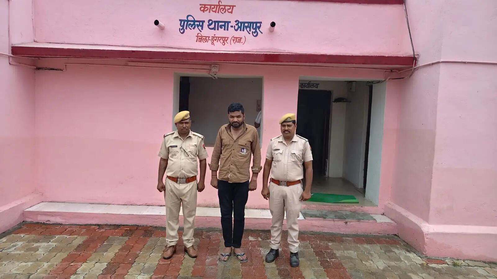 तीन साल से फरार इनामी ठग गिरफ्तार, स्कॉर्पियो के पुर्जे बेचने का आरोप