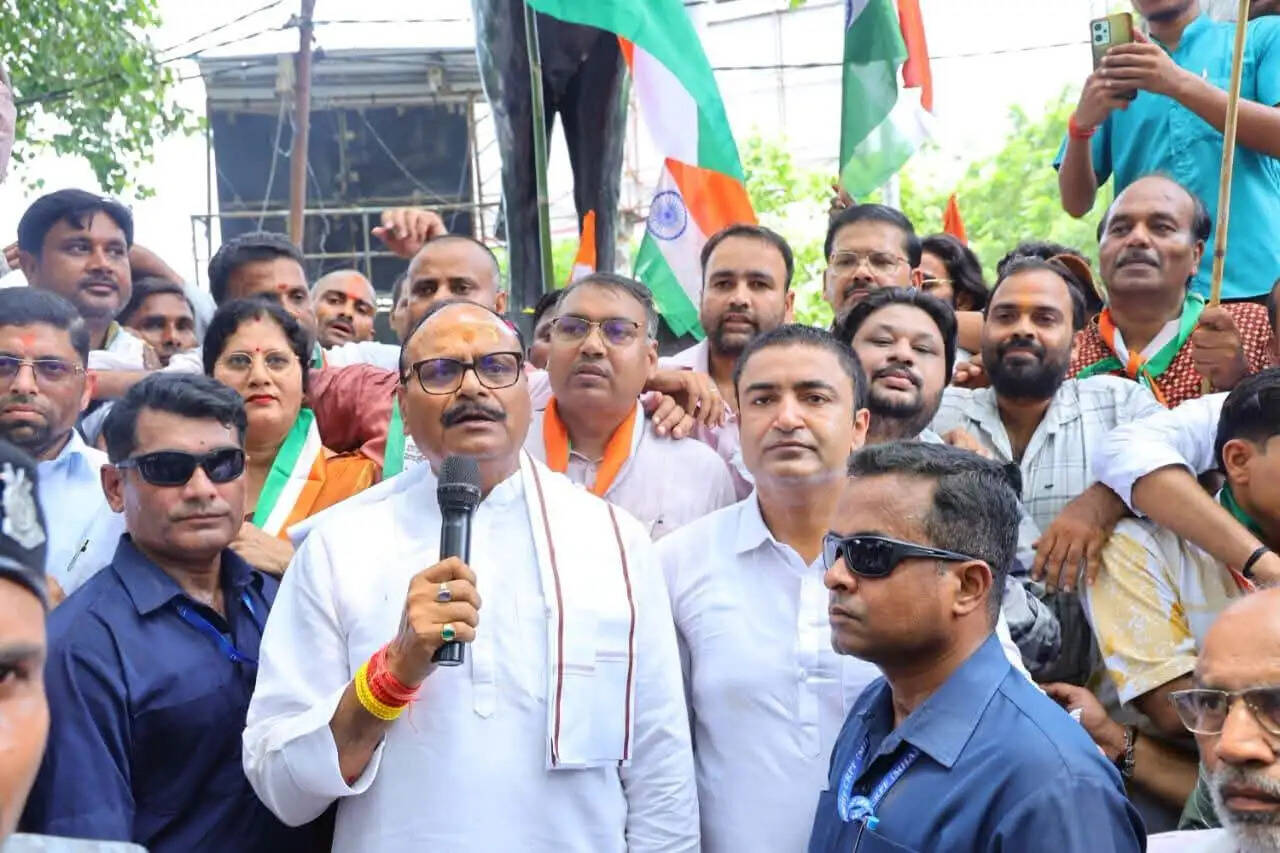 घर-घर तिरंगा फहराने की शुरुआत बिठूर की धरती से होनी चाहिए : ब्रजेश पाठक