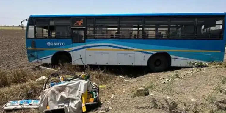 (अपडेट) गुजरात के पाटन जिले में बस-ऑटो रिक्शा की भिड़ंत में छह की मौत