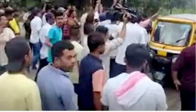 सुरक्षित आवाजाही के आश्वासन के बावजूद मेघालय से लौटाए गए असम के वाहन
