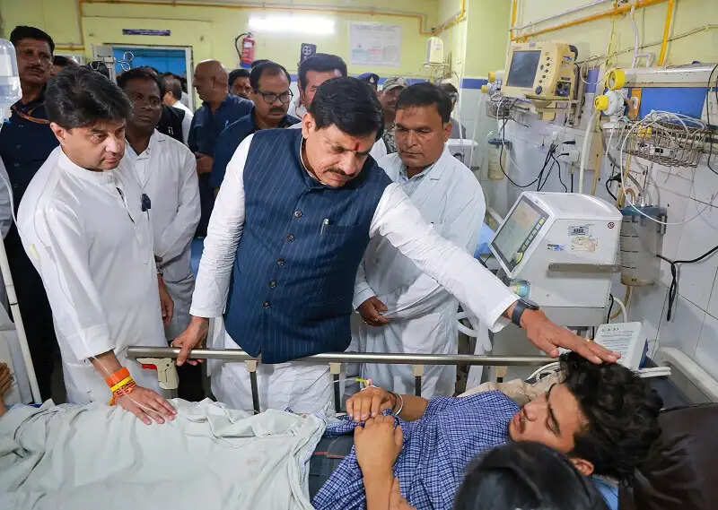 मप्र के मुख्यमंत्री डॉ. यादव ग्वालियर हादसे के घायलों से मिले, ट्रॉमा सेंटर पहुंचकर ली स्वास्थ्य की जानकारी