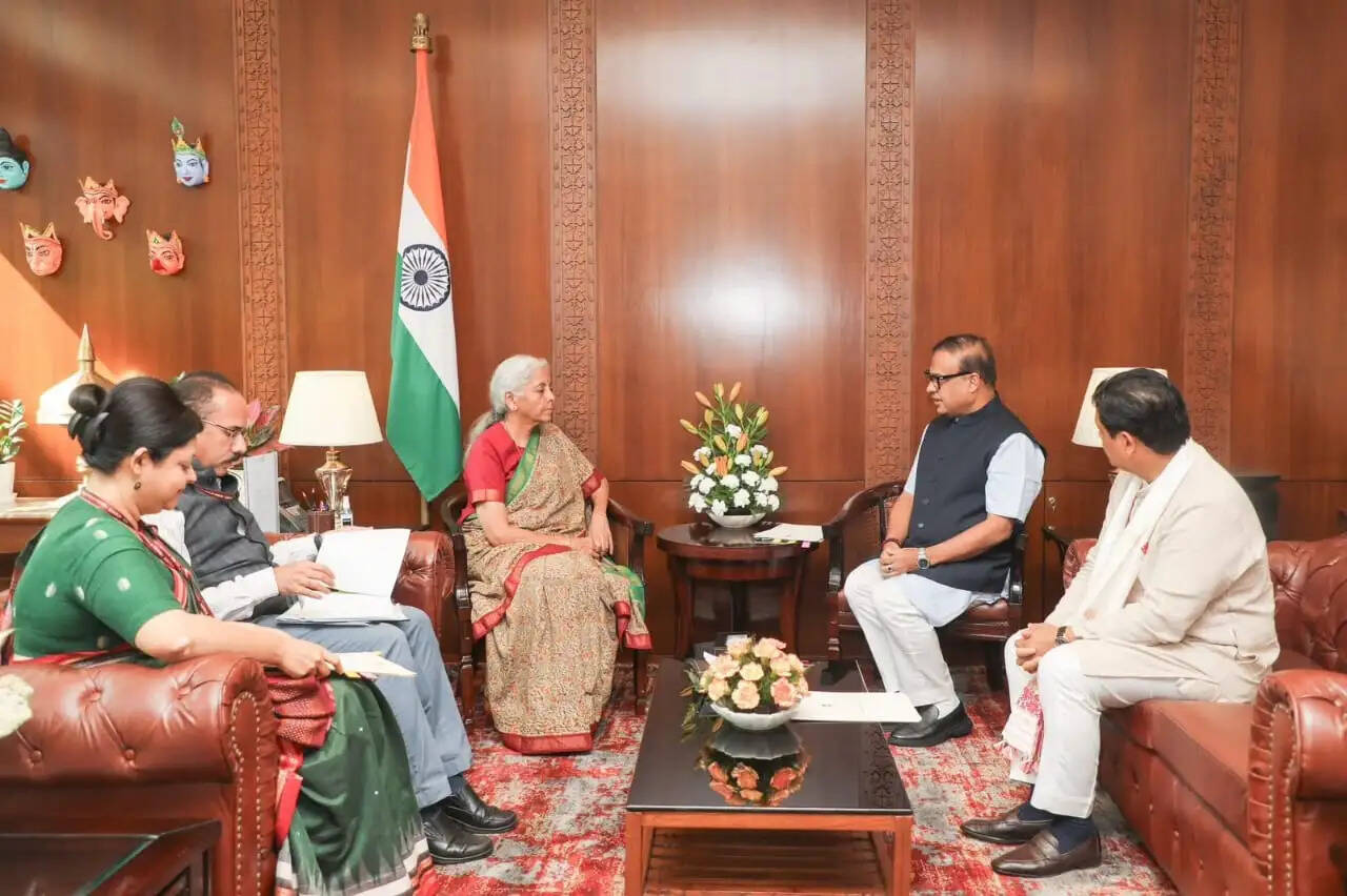 असम, मेघालय के मुख्यमंत्रियों ने बाह्य सहायता प्राप्त परियोजनाओं को गति देने की मांग की