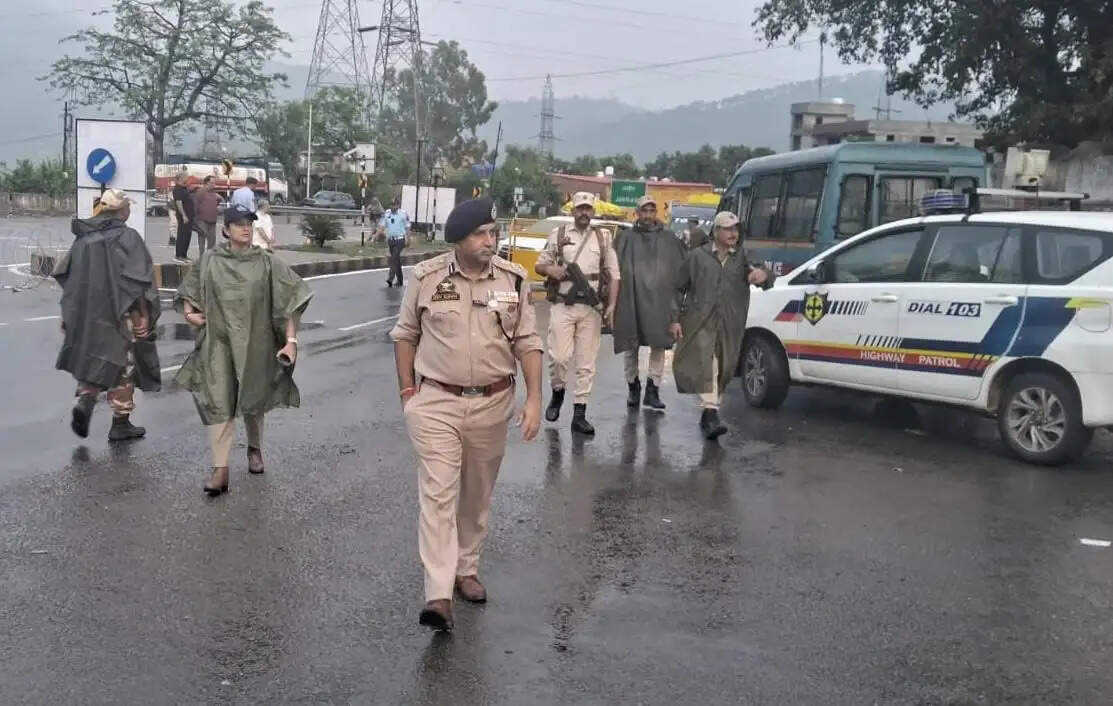 डीआईजी शिव कुमार ने राष्ट्रीय राजमार्ग पर सुरक्षा व्यवस्था का लिया जायजा, सतर्कता बढ़ाने के निर्देश