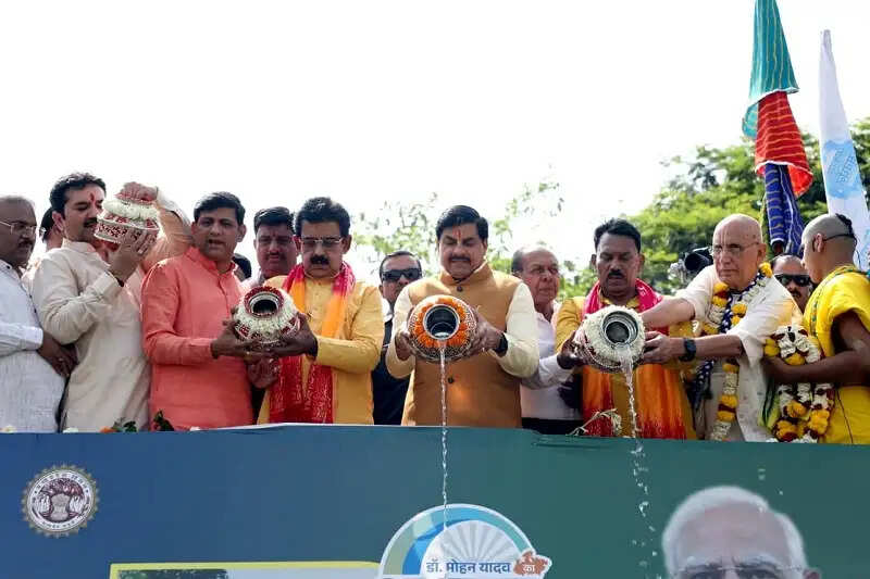 पानी की बूंद-बूंद बचाने के लिए सनातन संस्कृति की पवित्र धारा का अभियान है जल गंगा संवर्धन: मुख्यमंत्री डॉ. यादव