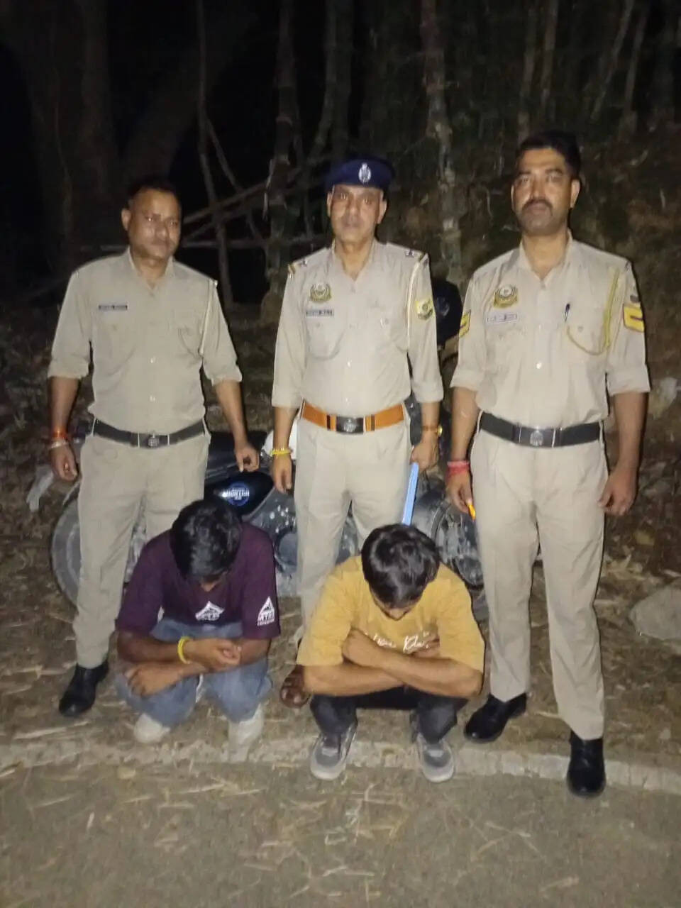 थुरल में दो युवकों से 424 ग्राम चरस बरामद, गिरफ्तार