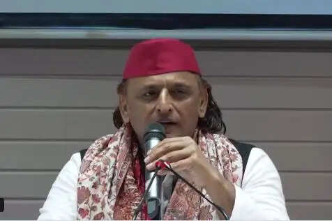 सांसदों को तोड़कर भाजपा अब संविधान बदलना चाहती है : अखिलेश यादव