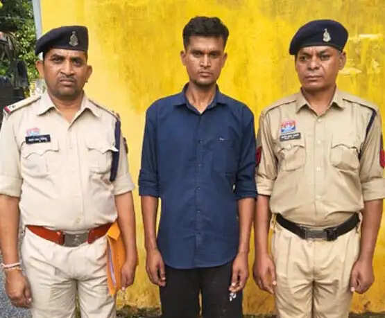 हत्या के प्रयास के मामले में फरार आरोपित गिरफ्तार