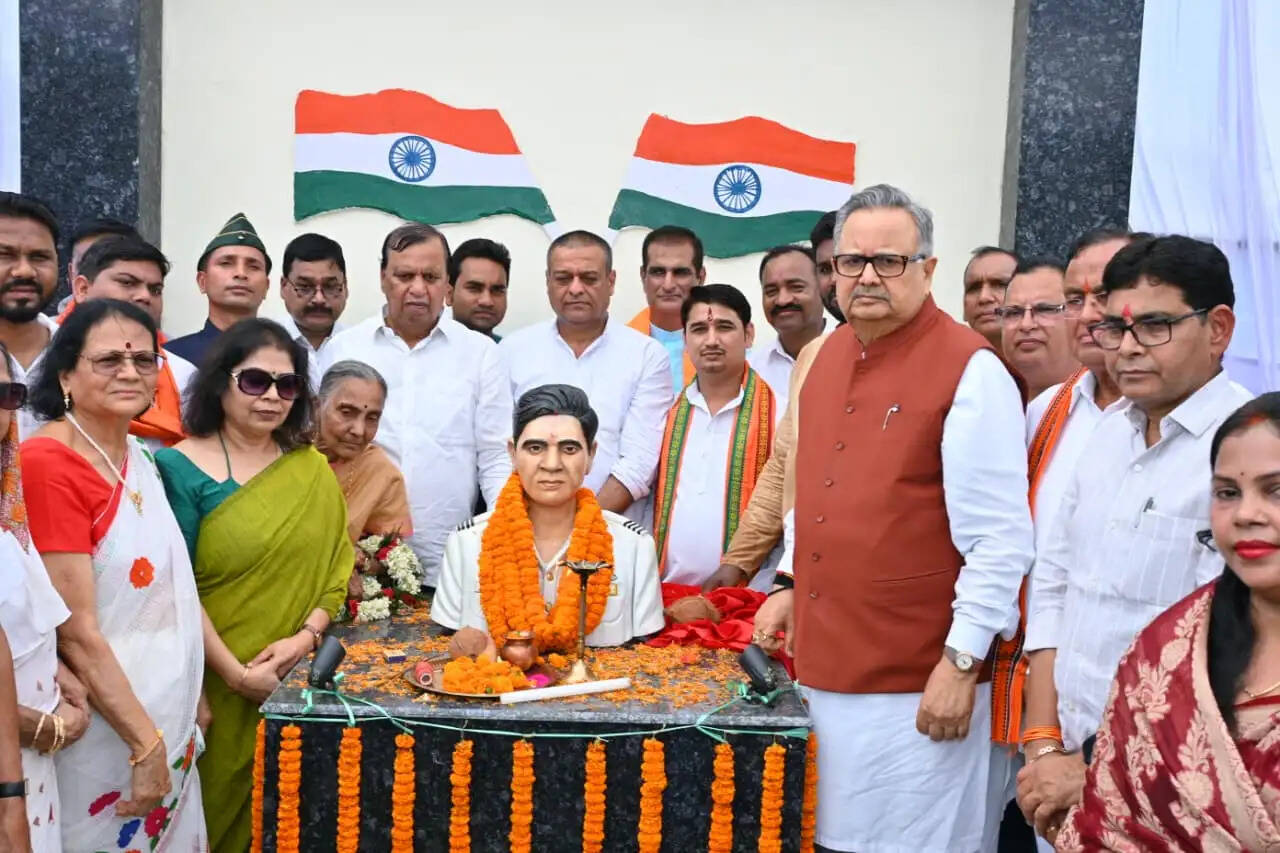 विधानसभा अध्यक्ष डॉ. रमन सिंह ने किया छत्तीसगढ़ महतारी और शहीद खोण्डे की प्रतिमा का अनावरण