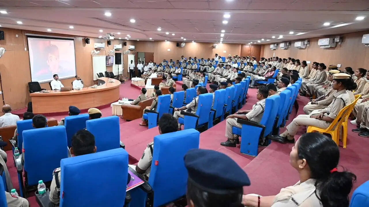 कोरबा : कलेक्टोरेट में तनाव प्रबंधन कार्यशाला आयोजित, 200 से अधिक अधिकारी-कर्मियों ने लिया हिस्सा