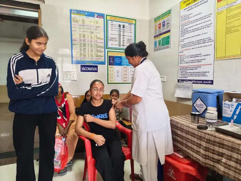 मंदसौरः सर्वाइकल कैंसर (एचपीवी) टीकाकरण अभियान का हुआ शुभारंभ