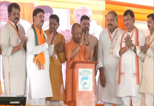 मुख्यमंत्री योगी ने गोंडा जिले में 516 करोड़ की विकास परियोजनाओं का लोकार्पण एवं शिलान्यास किया