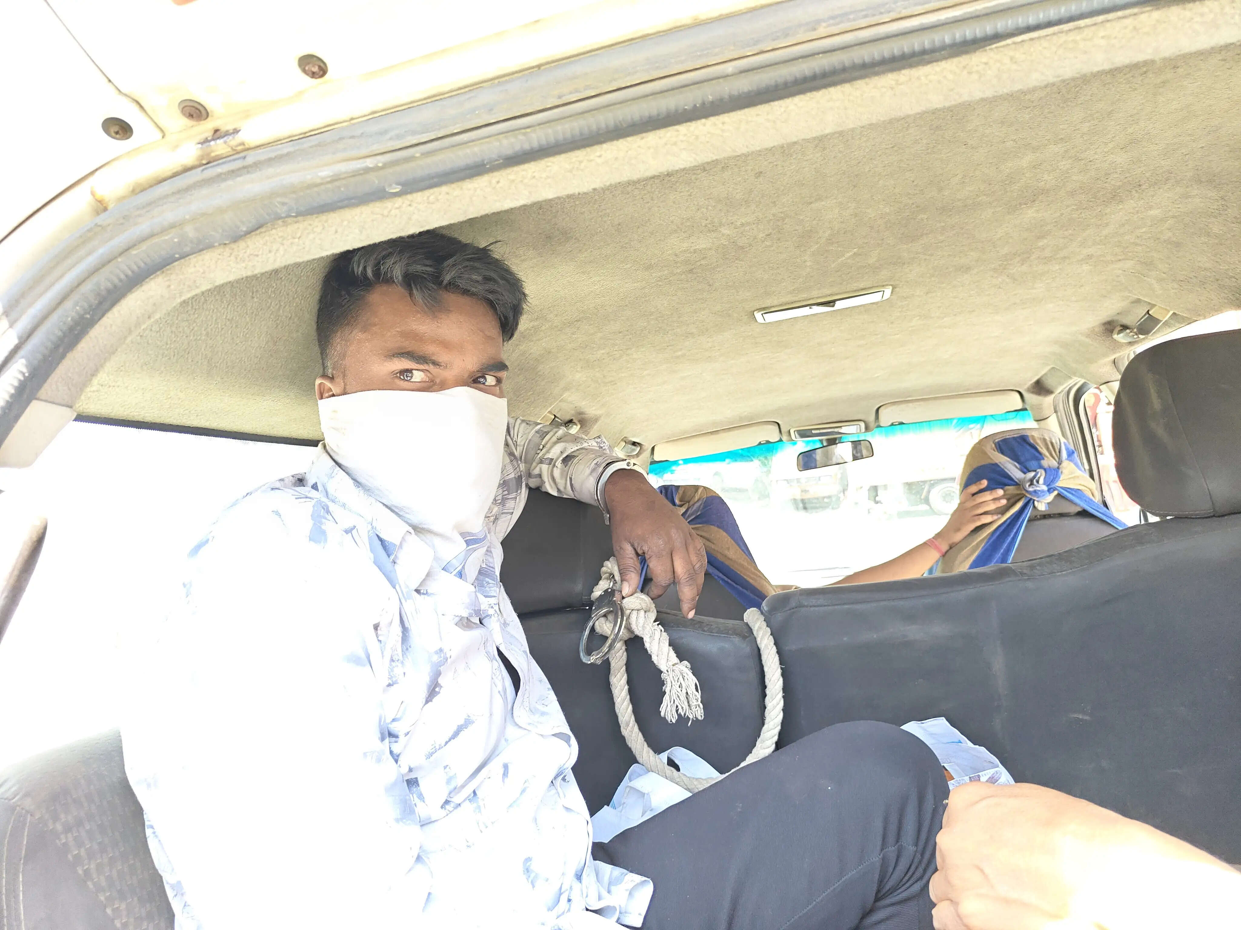 कंपनी के बेस कैंप पर हमला लाखों का तार ले भागे अपराधी