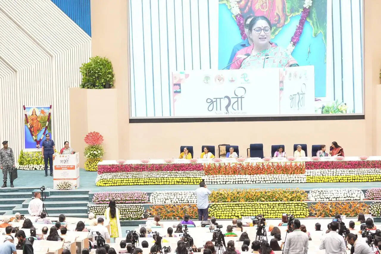 नारी राष्ट्र निर्माण की मजबूत शाक्ति बनकर उभर रही है : रेखा गुप्ता