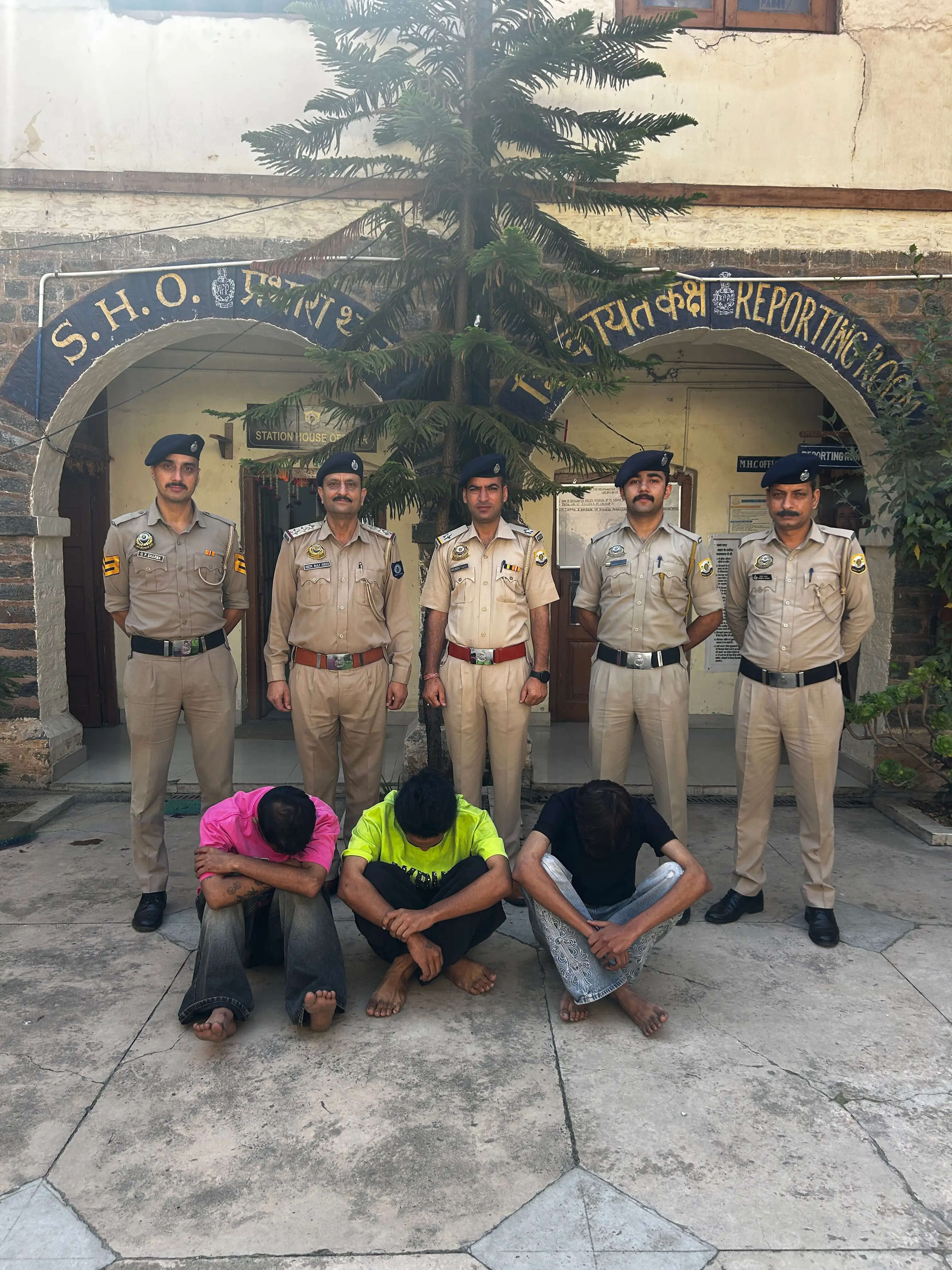 शिमला : होटल में 21 ग्राम चिट्टा बरामद, पंजाब के तीन युवक गिरफ्तार
