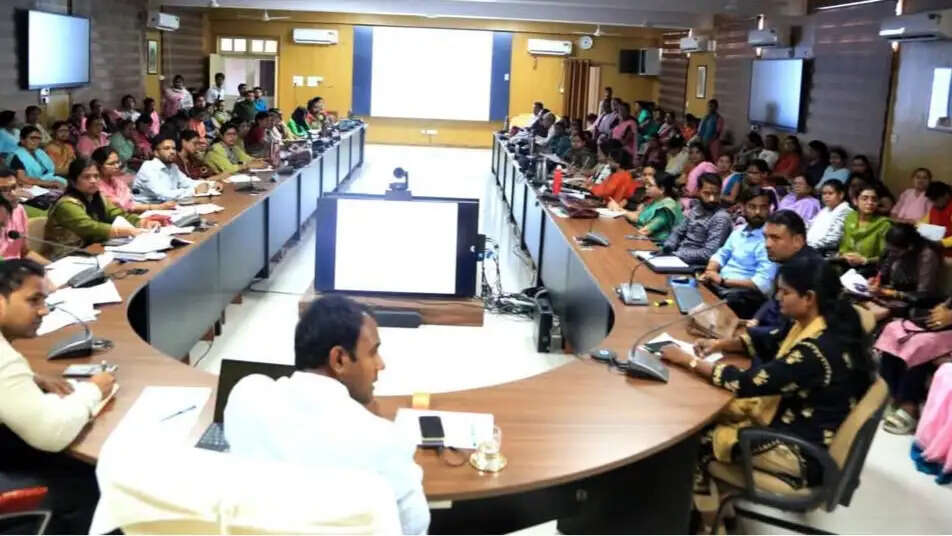 सागर: जिले के 2633 आंगनवाड़ी केंद्रों पर बिजली-पानी की सुविधा सुनिश्चित करने के निर्देश