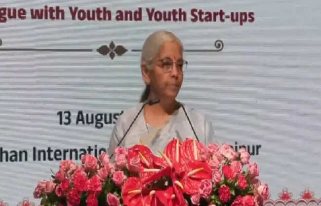 वित्त मंत्री ने लॉन्च किए कई डिजिटल प्रोजेक्ट, युवाओं-स्टार्टअप्स उद्यमियों से किया संवाद
