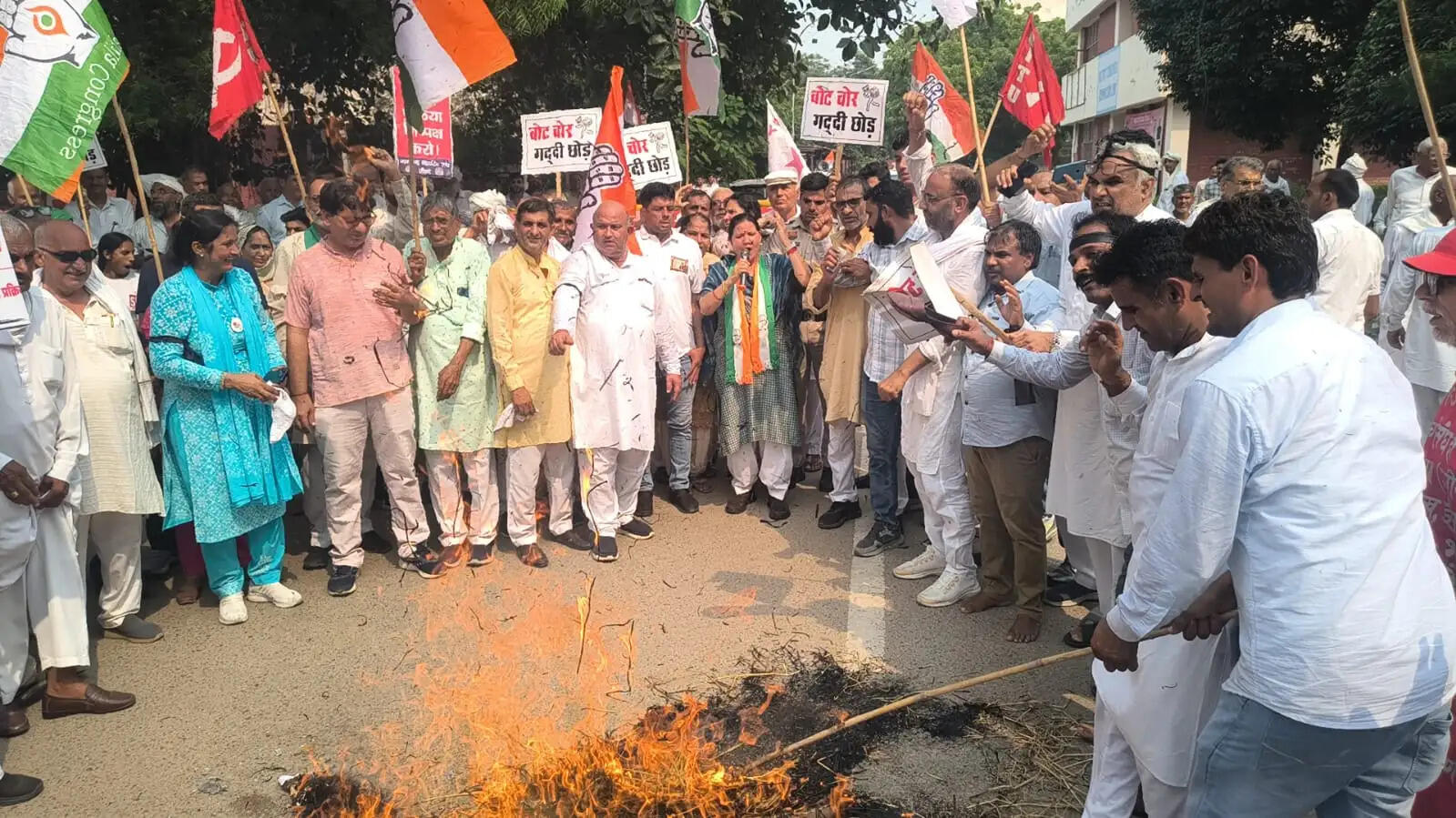 जींद : इंडिया गठबंधन ने वोट चोरी के आरोपों पर किया प्रदर्शन